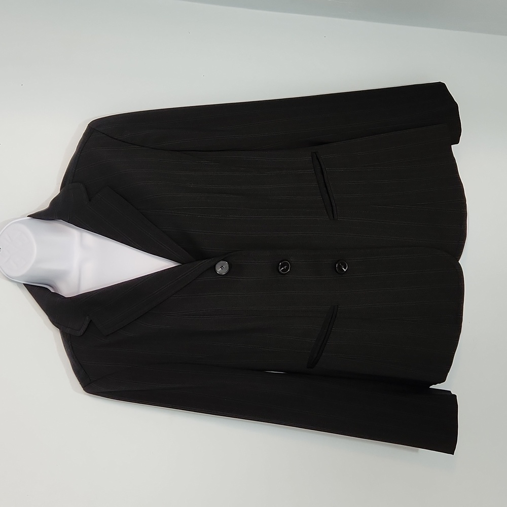 Anne Klein stretch jacket/blazer sz 14. 3 button closure, pockets.